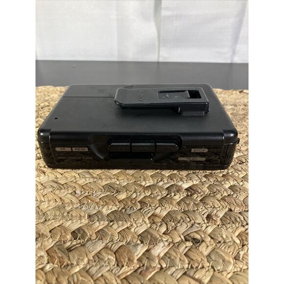 Vintage Sony Walkman‎ Cassette Tape Player WM-2015 For Parts - Picture 5 of 7